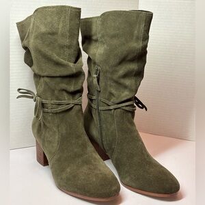 Violet & Red Janine Boots Suede Shaft Olive Green 9M  NWT, Dust Bag Zip